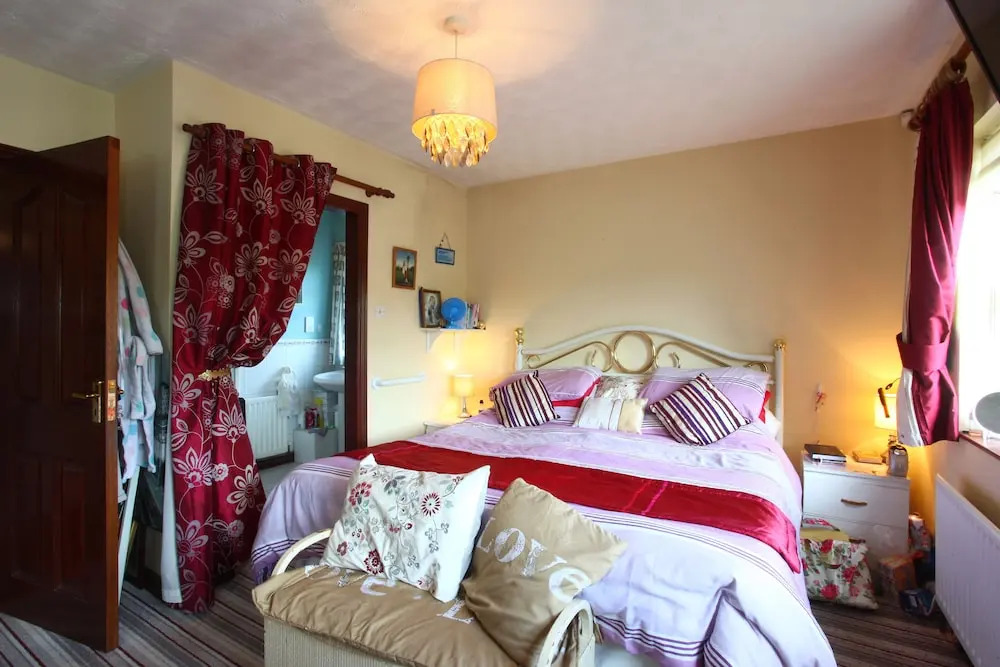 Antrim Heights B&B Panoramic Views & Free Parking