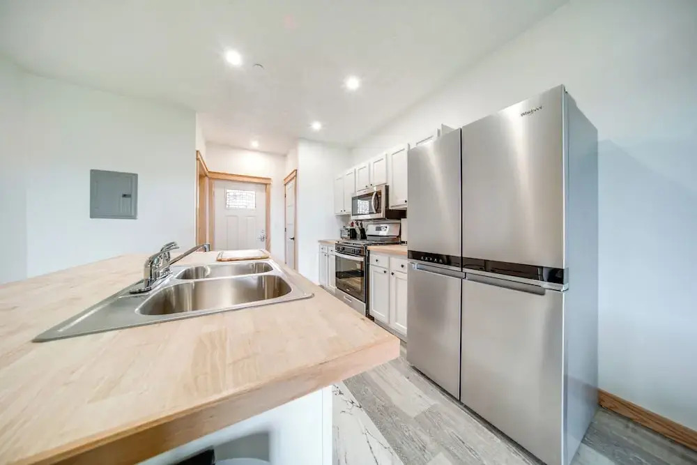 Golf Course View: Centrally Located Condo in Erie