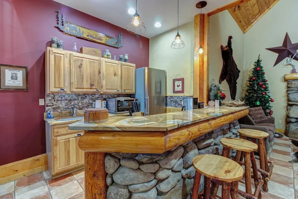 Near Dtwn! Multi-level Pigeon Forge Cabin w/ Pool
