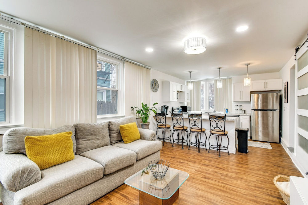 Explore Rochester! Charming Home 1 Mi to Downtown