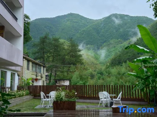 Floral Hotel · City of Sky Hotel