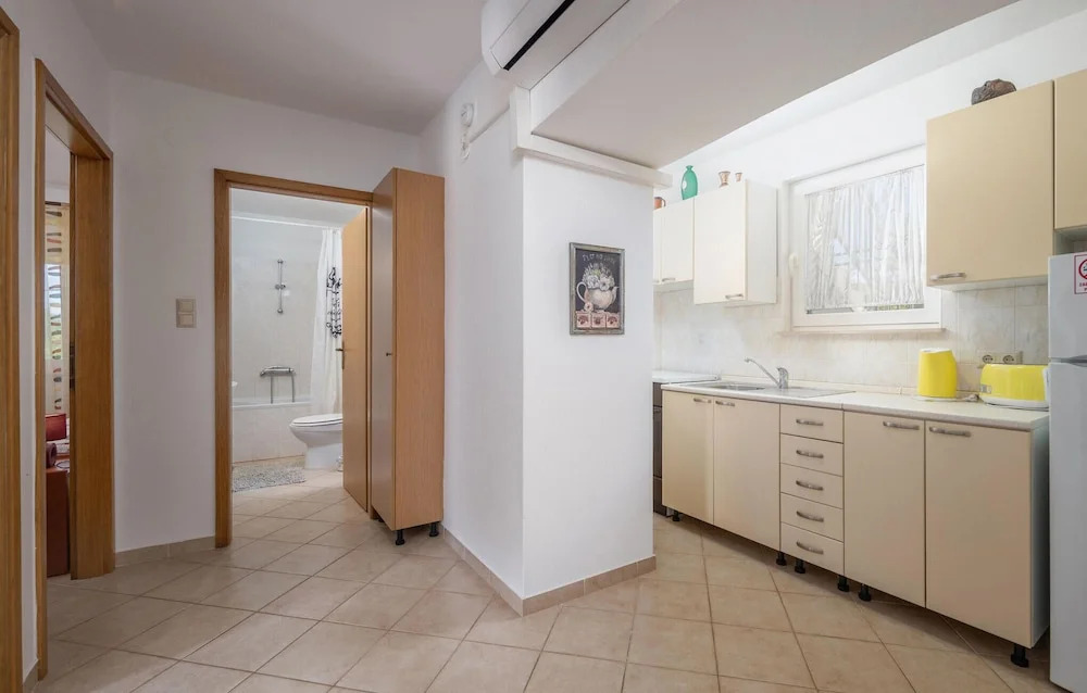 Stunning Home in Sveti Anton With Wifi and 4 Bedrooms