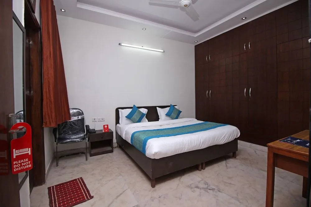 OYO 9019 Golden Park Kirti Nagar