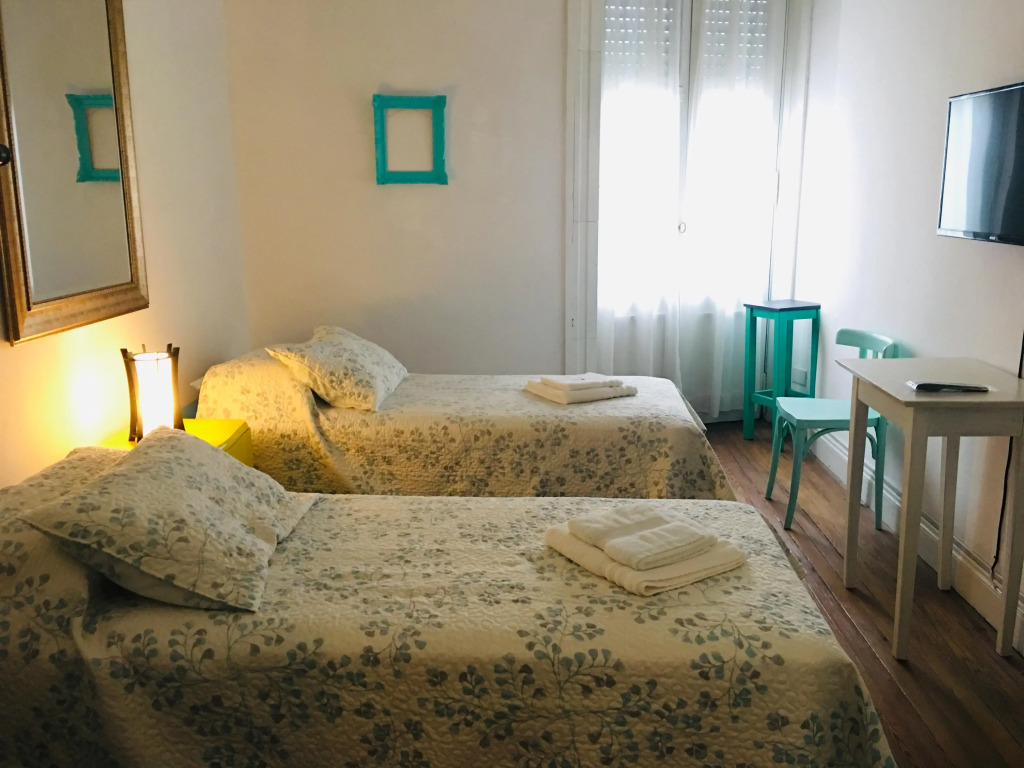 LOPEZ Hostel & Suites