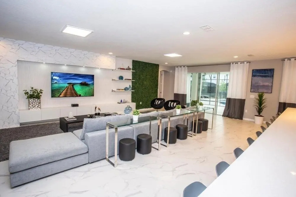 Brand New 15 Bed Home with Themed Room! Home