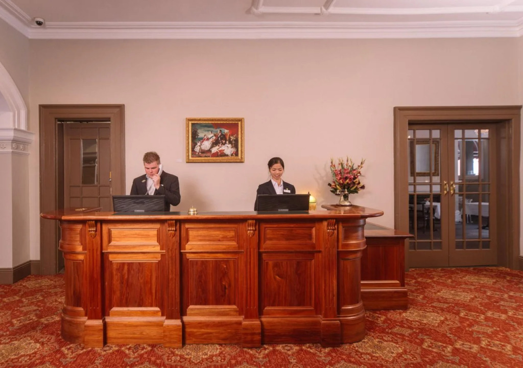 Hadleys Orient Hotel