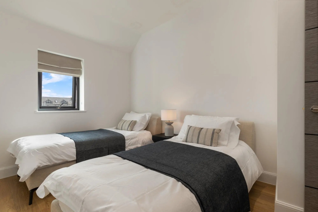 Apartment 10 Waterstone House - Luxury Apartment With Sea Views