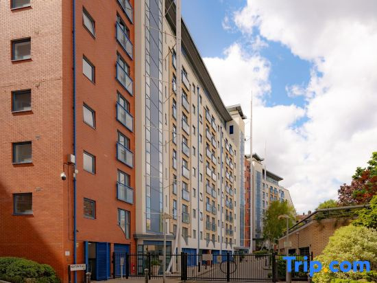Direct Thames River View Apartment with Balcony Suit Family of 4