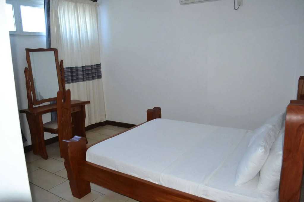 Cowrie Shell Beach Apartments Official