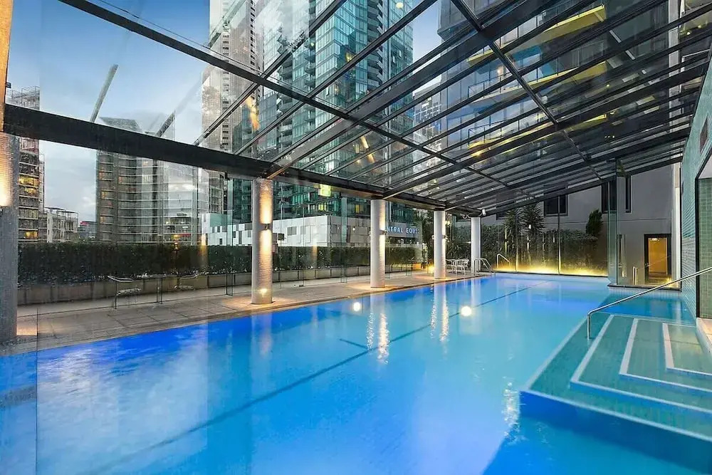 A Large 2BR Apt Near Crown, Sleeps 8, Free Parking