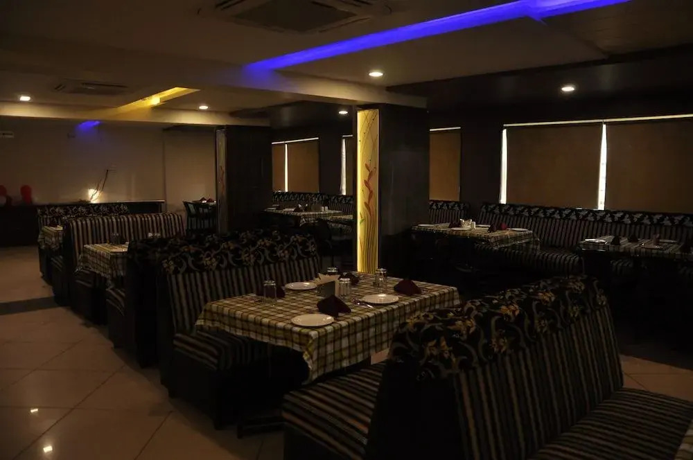 Hotel Shashinag Clarks Inn