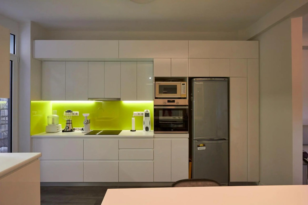 Fully renovated, family-friendly apartment, next to a huge green park, in Athens center