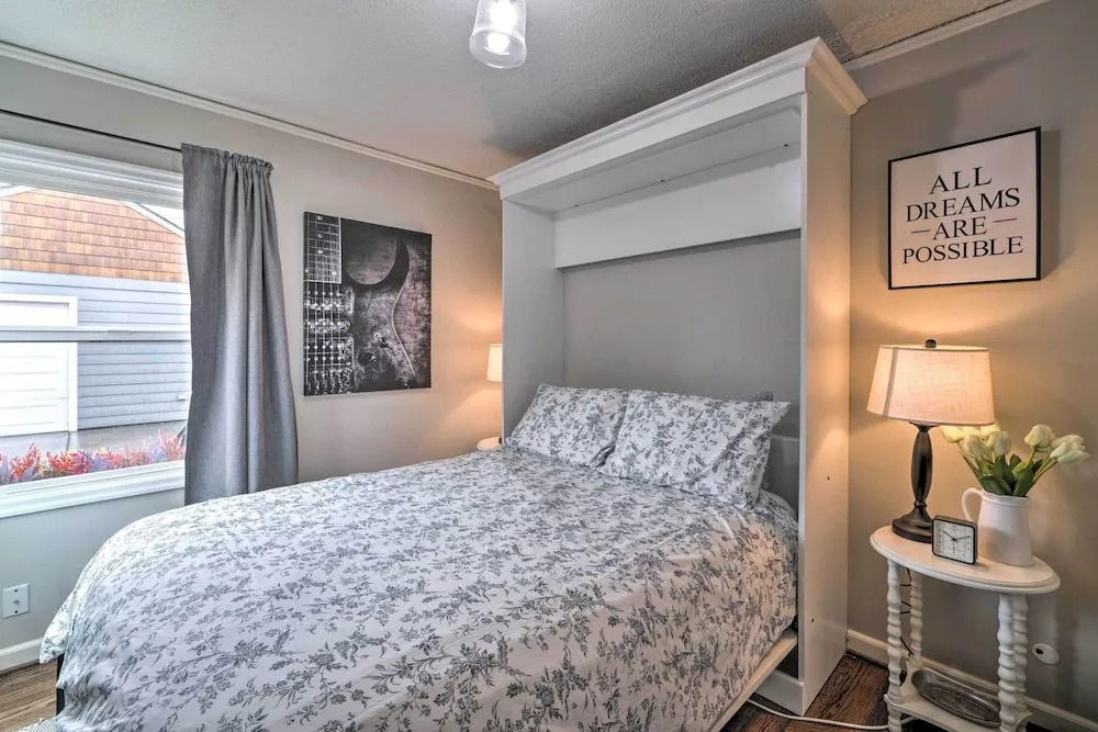 Chic Vancouver Cottage: 1 Mile to Main Street