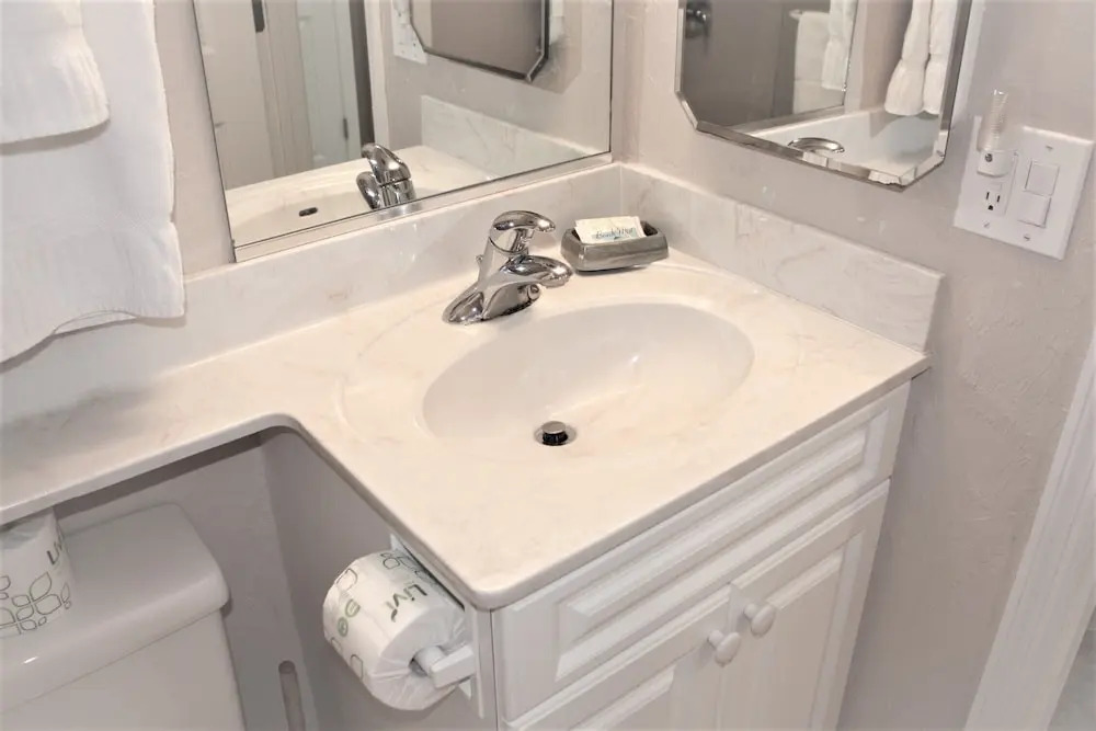 Jamaica Royale - 405 - 2 Br Condo