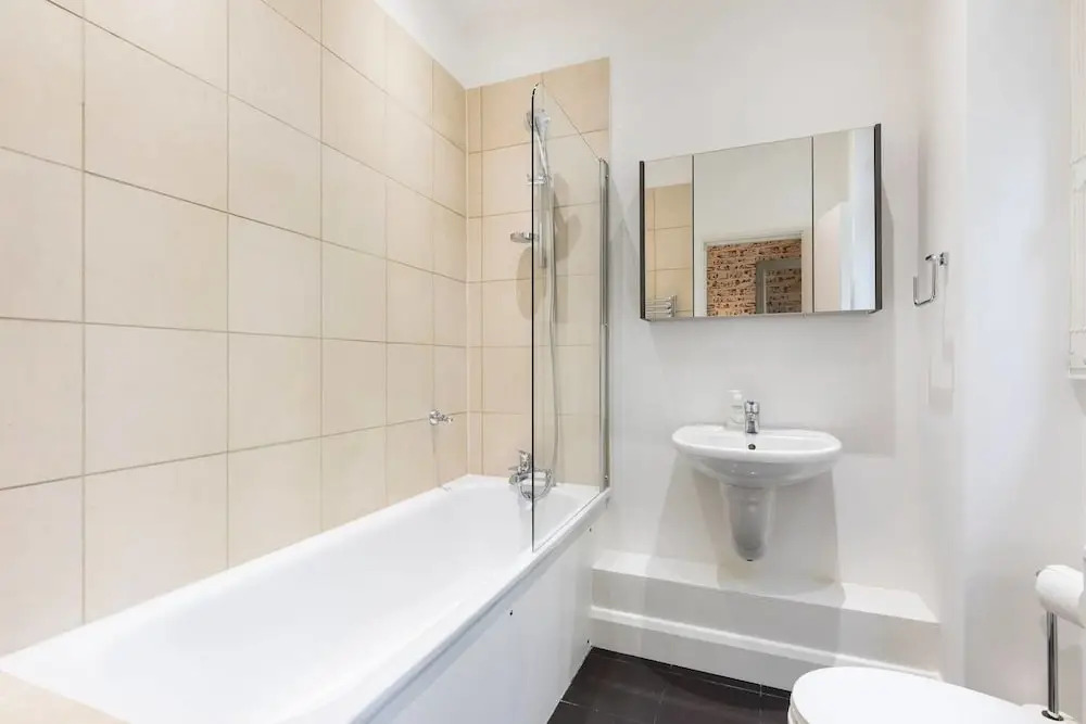 Tastefully Designed & Modern 2bed 2bath w/ Garden