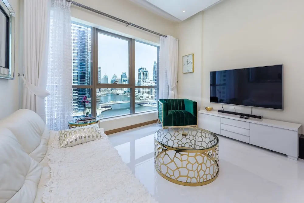 Deluxe Holiday Homes - Bay Central