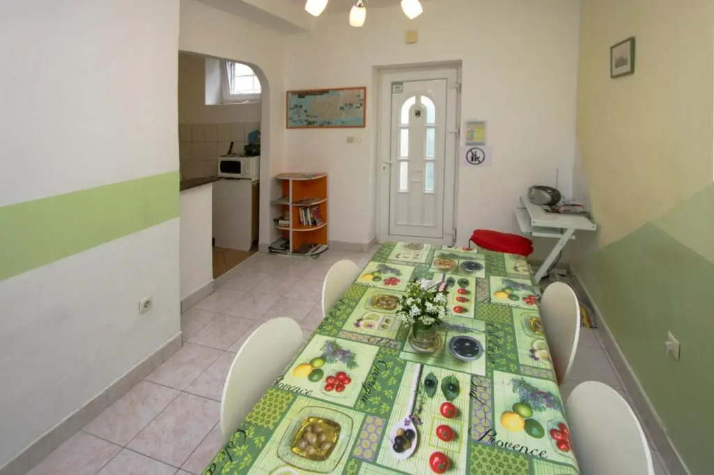 Guest house with garden - Zuvan