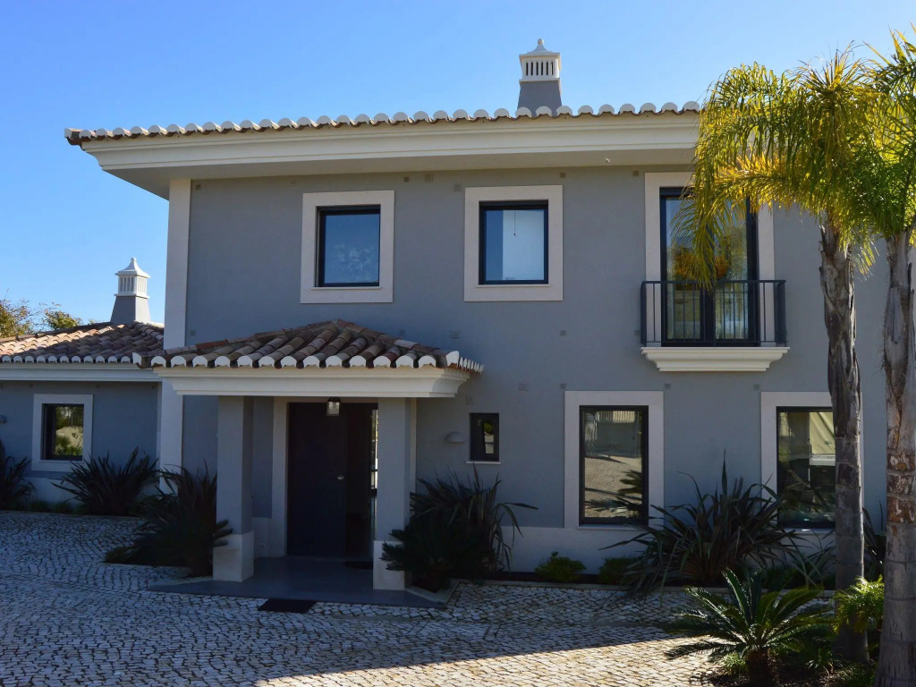 Modern Villa With Swimming Pool Near Carvoeiro