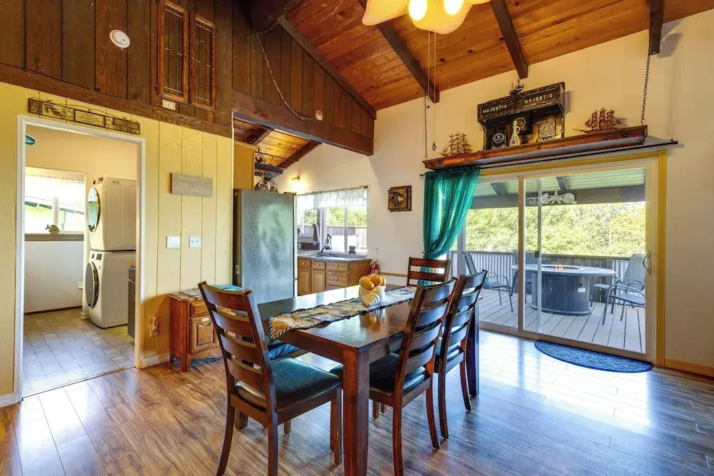 < 1 Mi to Port of Alsea: Inviting Gem w/ Hot Tub