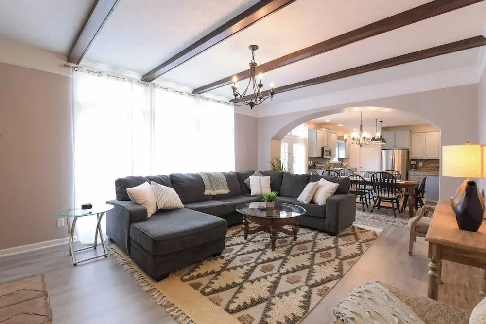 Riverside Ranch by Avantstay Mins to Downtown