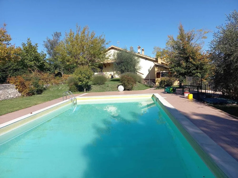 Sale! Beautiful 2-bed Apartment With Pool Access