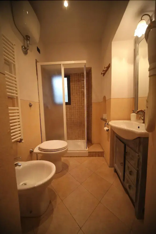 Close to The Duomo Tidy 1BD Apt