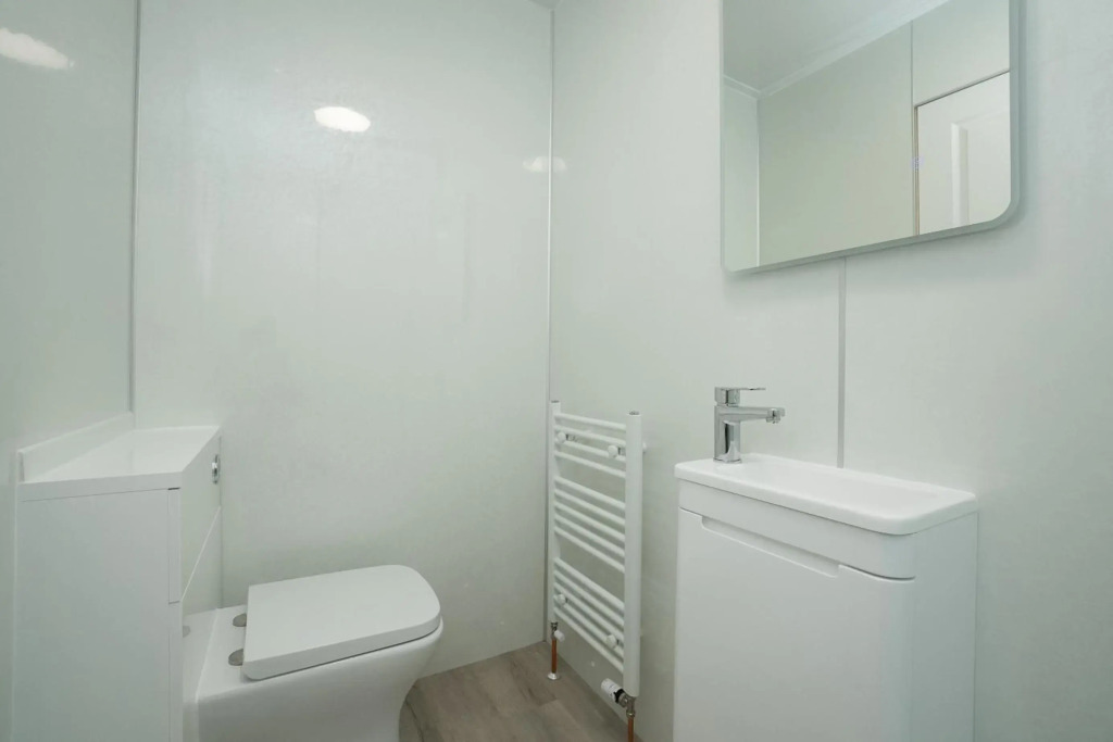 Find "DWELLCOME HOME Ltd" site for 10oo10 assurance from past guests FIVE DOUBLE Bedroom House with 6 beds, 1 King, 3 doubles, 1 small double, 1 single, 100Mbps broadband, drive parking for 2-3 vehicles, free street parking, Miles better than a hotel