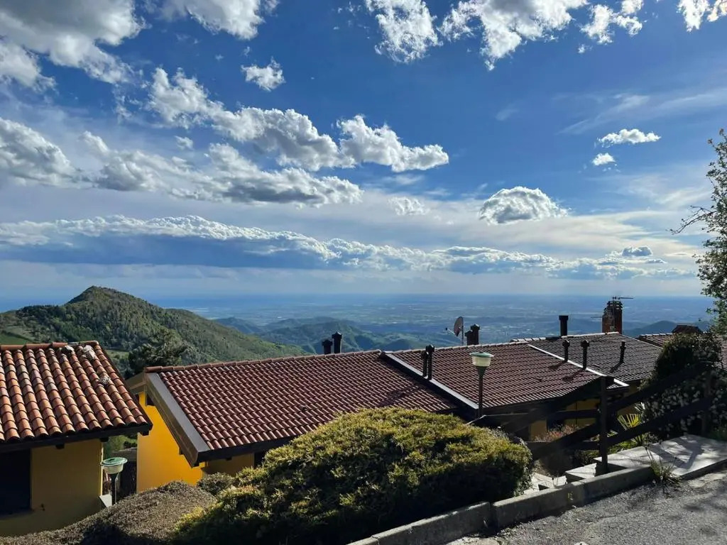 Panorama1200a, in the Heart of the San Fermo Hills