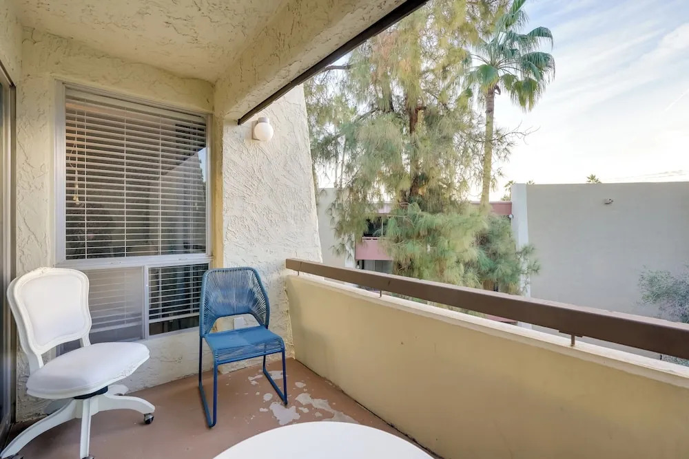 Fully Renovated! Walkable Old Town Condo