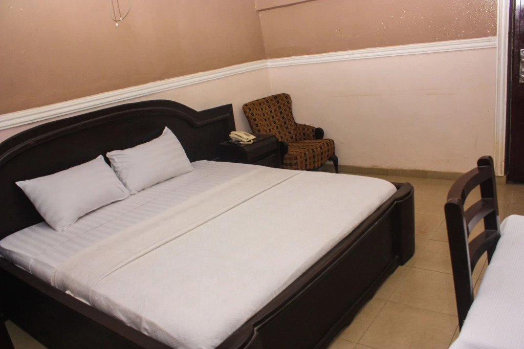 Oakland Suites