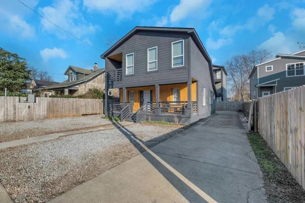 Stylish Nashville Getaway With Free Parking