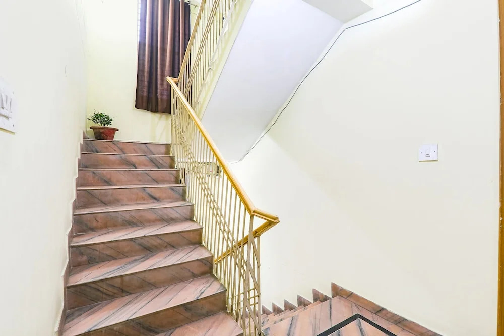 FabHotel The Hudco Grand