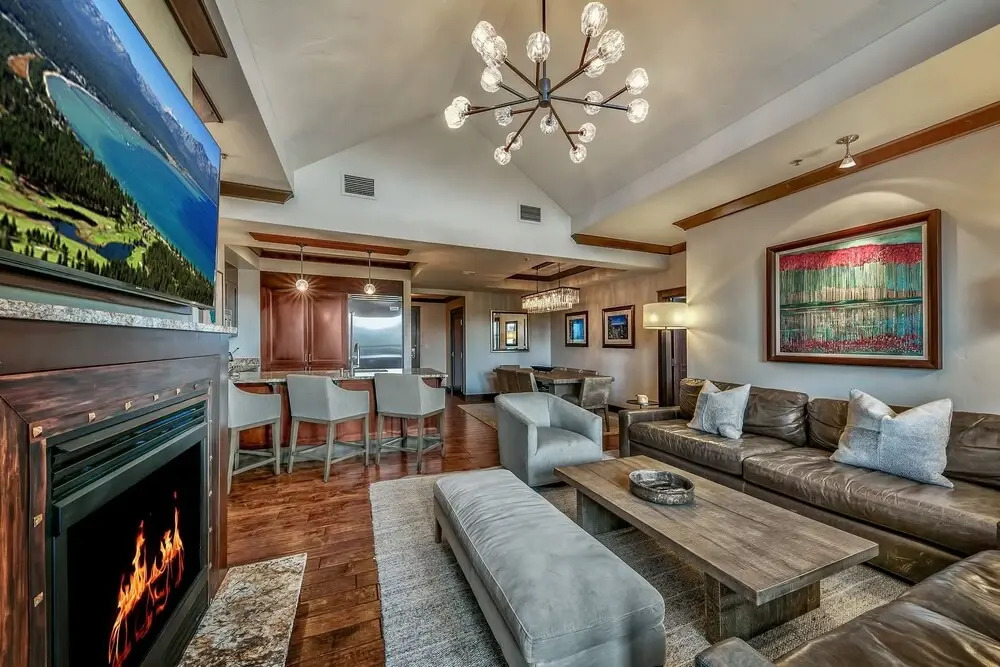 Must See Luxury Vacation  - Sleeps 10 4 Bedroom Condo by RedAwning