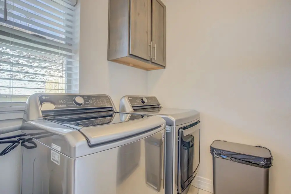 4BR Mnt Viewsmodern Urbanityrooftop Patio