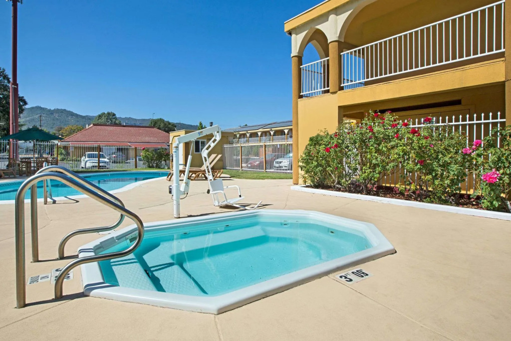 The Orchard Hotel Ukiah Wine Country Free Breakfast, Pool, & Hot Tub
