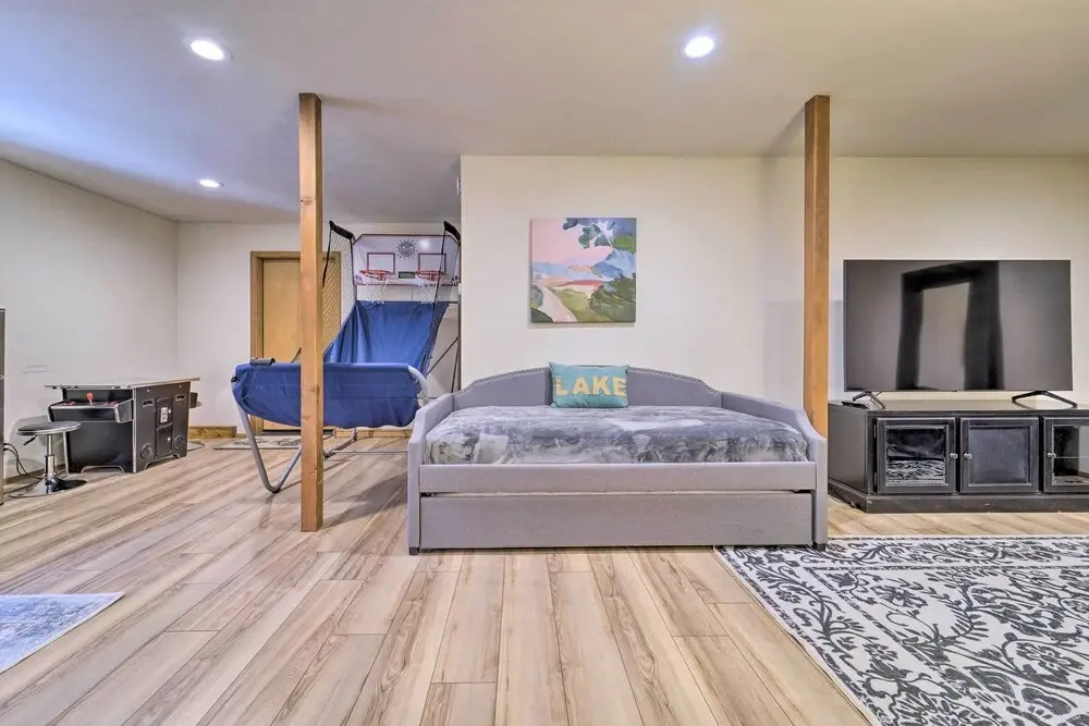 Game Room: Mountain Chalet 5 Mi to Donner Lake