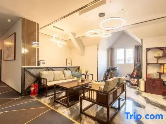 Rujia Business Hotel