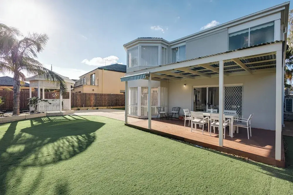 StayAU 6BRM Lakeview Villa Holiday Stay