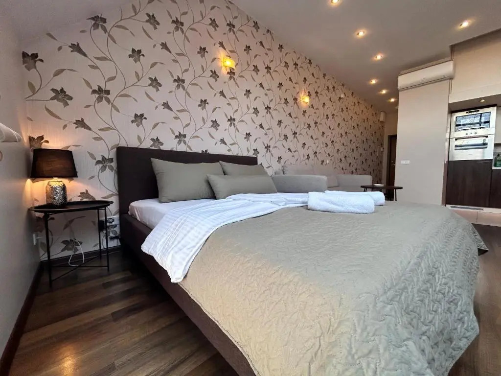 City center , studio apartment , 5 min to the sea
