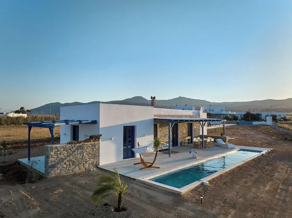 2 Bed Villa - Sleeps 6 - Pets - Pool - Parking