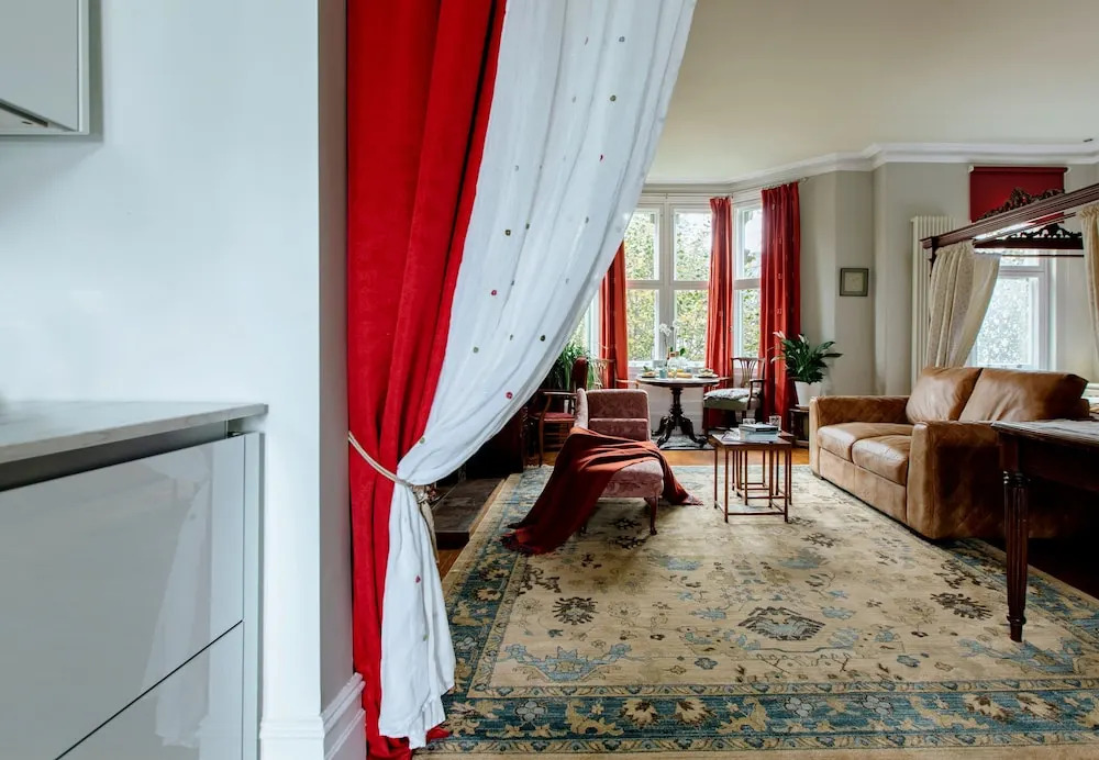 The Suite, 82 Cathedral, Private Parking