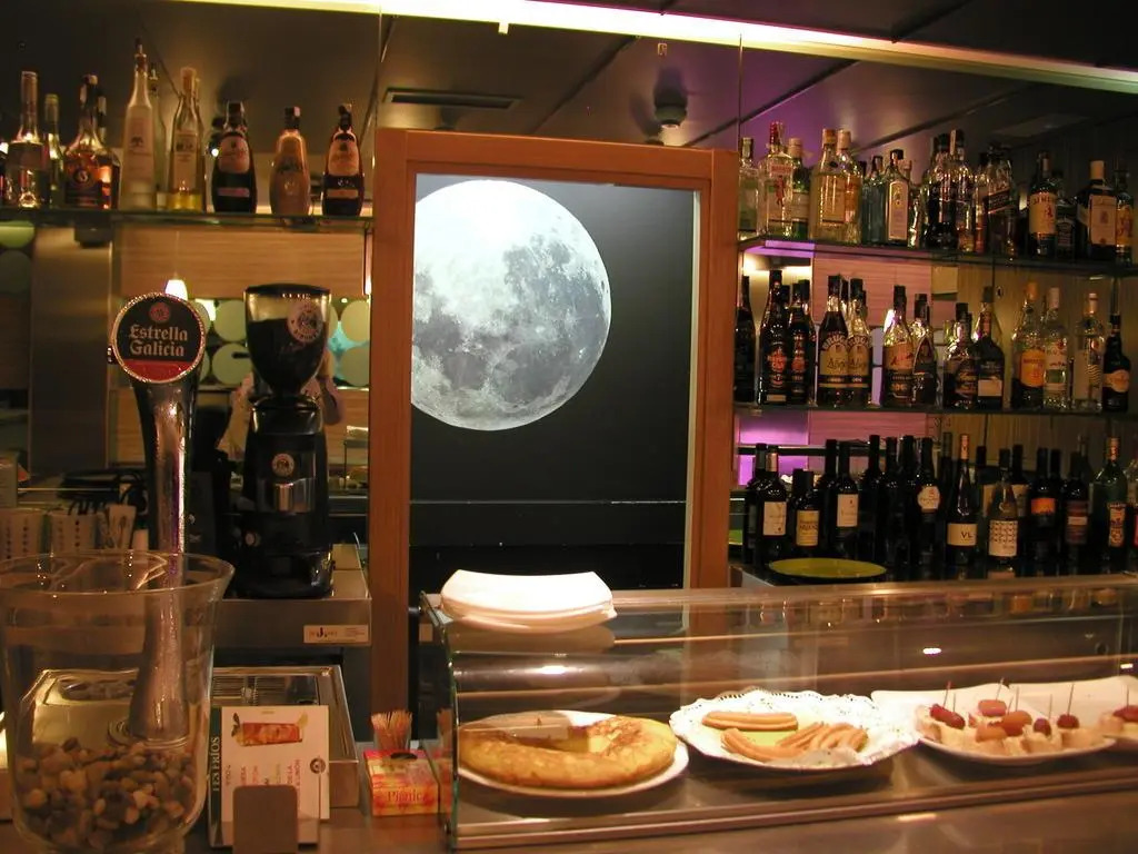 Hotel Moon