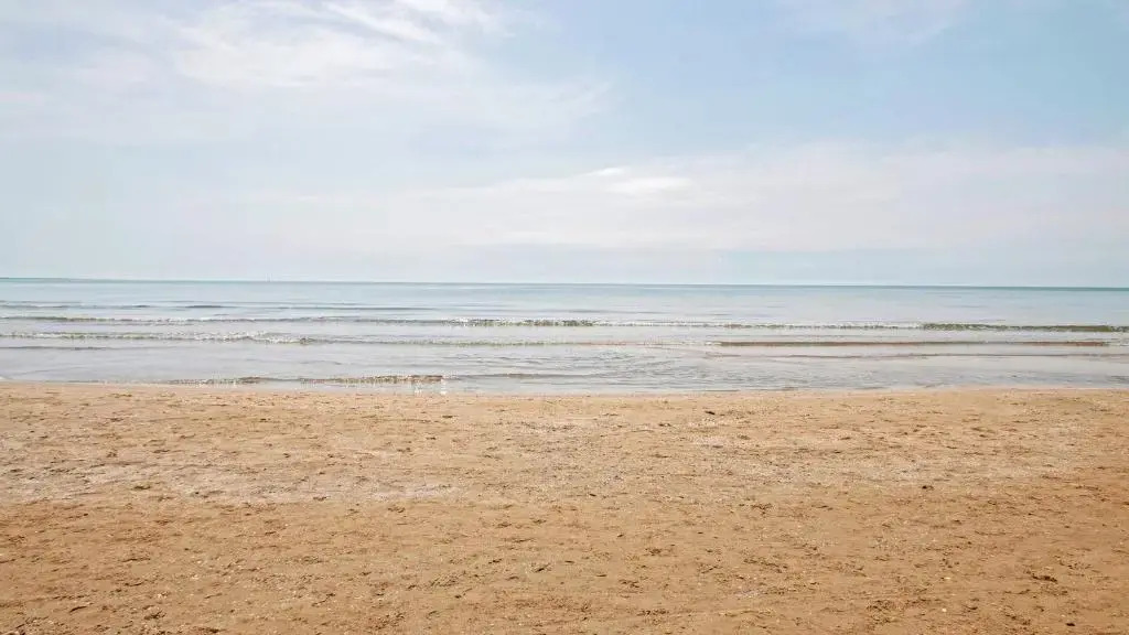 Motte du Couchant, 6 personnes, 4 min de la plage, Parking, Climatisation