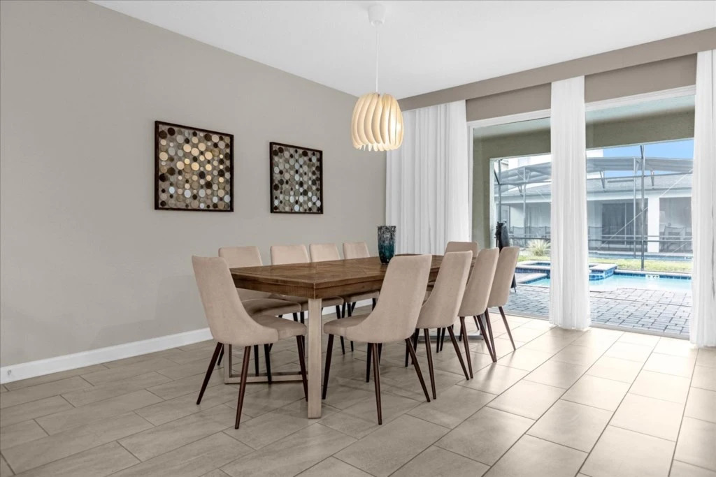 9 Bd 5 Ba Storey Lake 4559 Nl