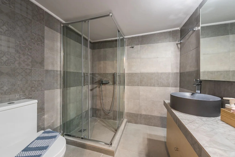 Elegant Koukaki Apartment  by Cloudkeys