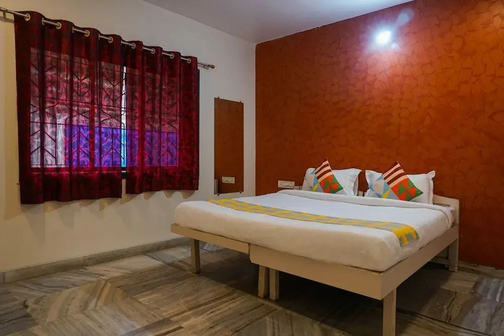 OYO 19648 Home Classy Stay Lonavala Wax Museum