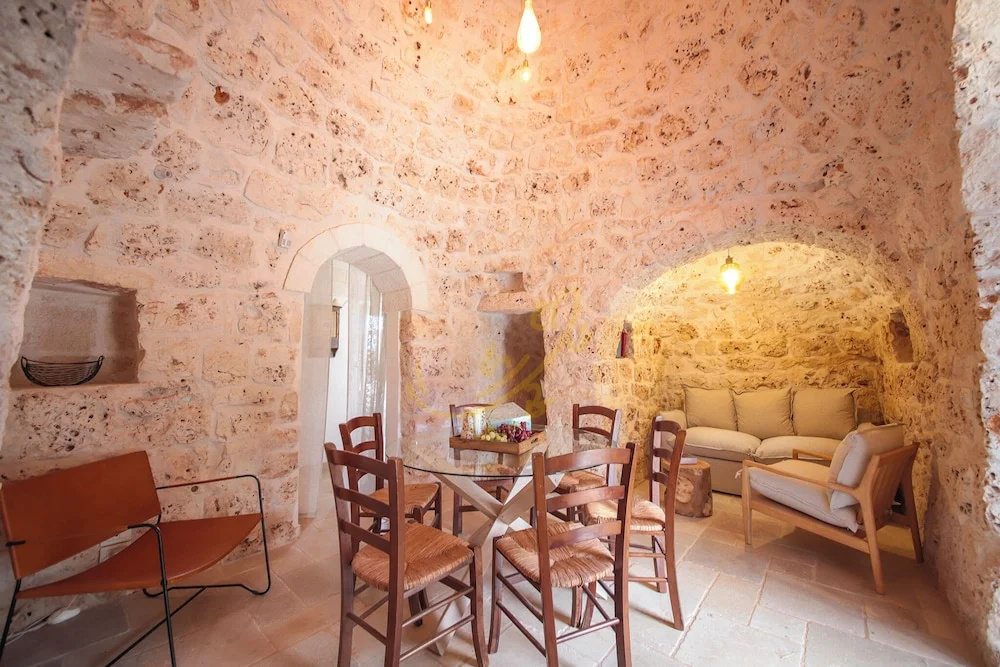 TD Trullo Titiro Vineyard, Wine Cellar & Pool