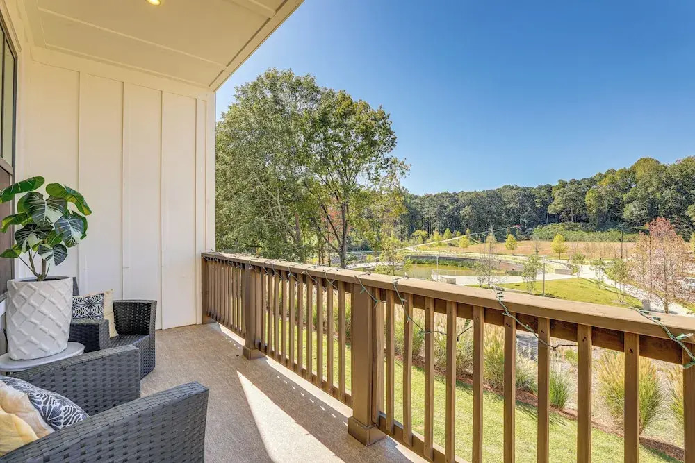 5 Mi to Intl Soccer Play: ATL Townhome w/ Balcony
