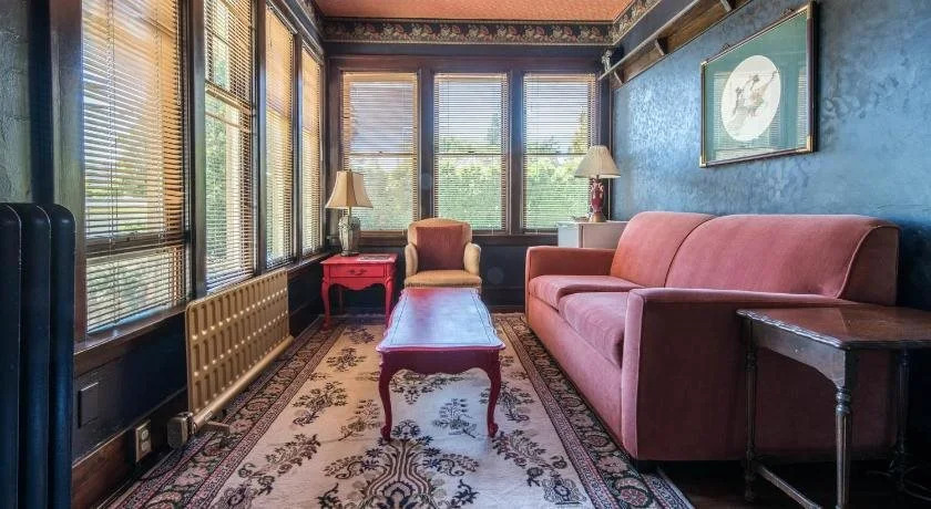 Oak Bay Guest House