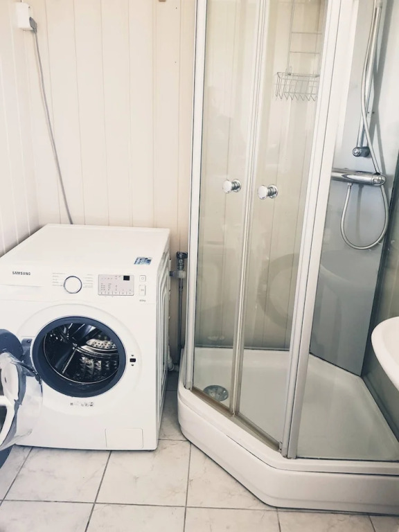 StayPlus 3BR City Apartment With Garden